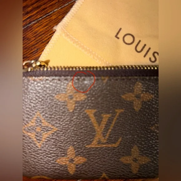 Louis Vuitton Key Pouch in signature Monogram coatedcanvas,aka the Pochette Clés - Picture 2 of 8